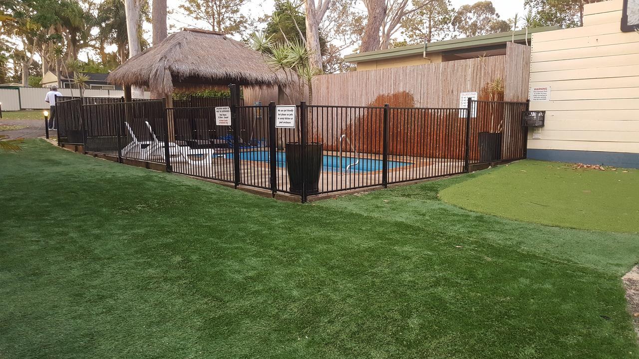 Palm Beach Caravan Park แซงค์ชัวรีพอยท์ ภายนอก รูปภาพ